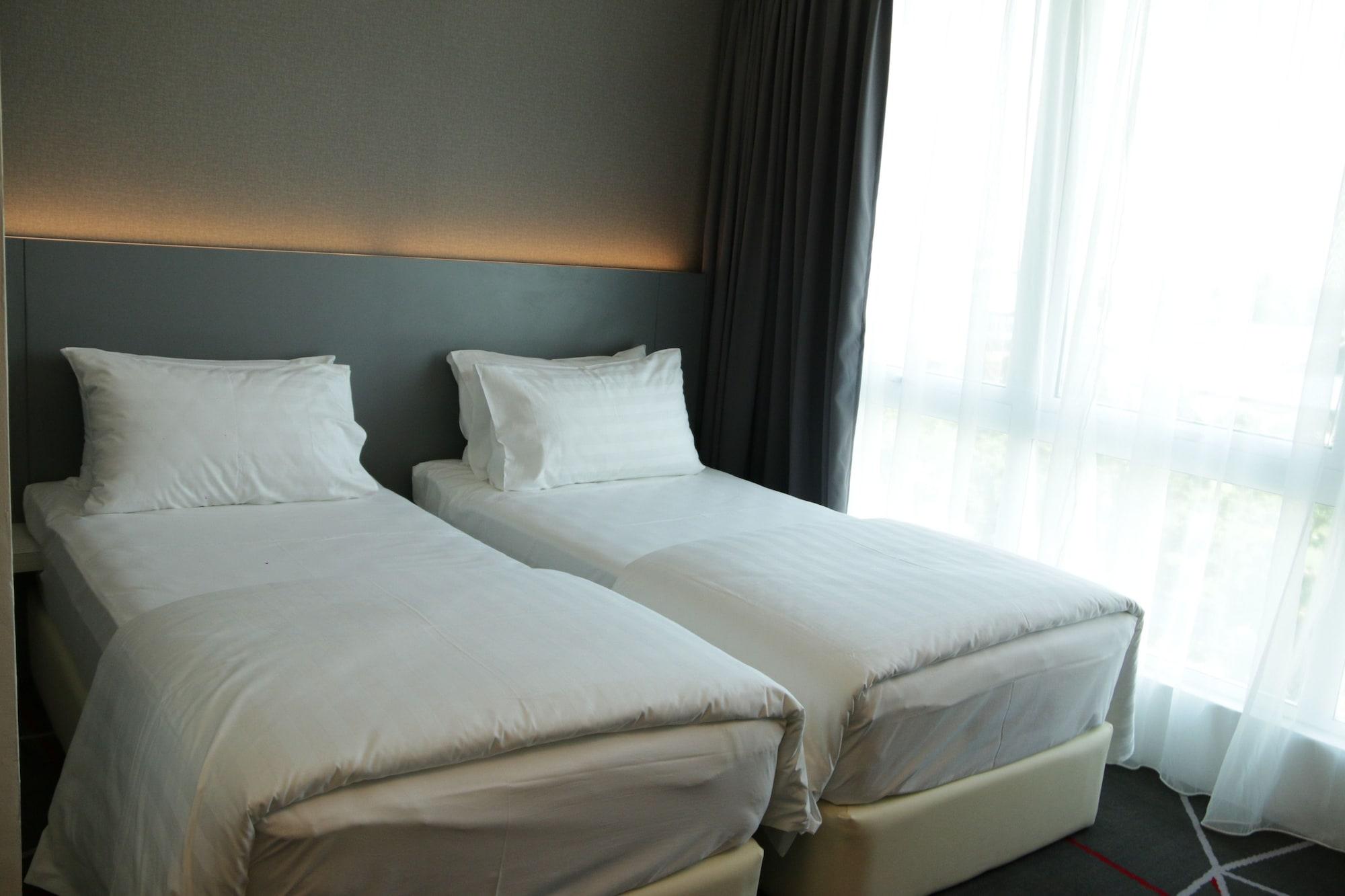 Amerin Hotel Johor Bahru Extérieur photo