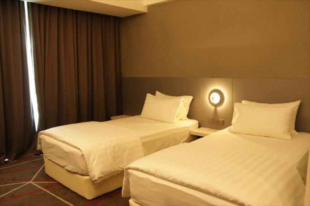 Amerin Hotel Johor Bahru Extérieur photo