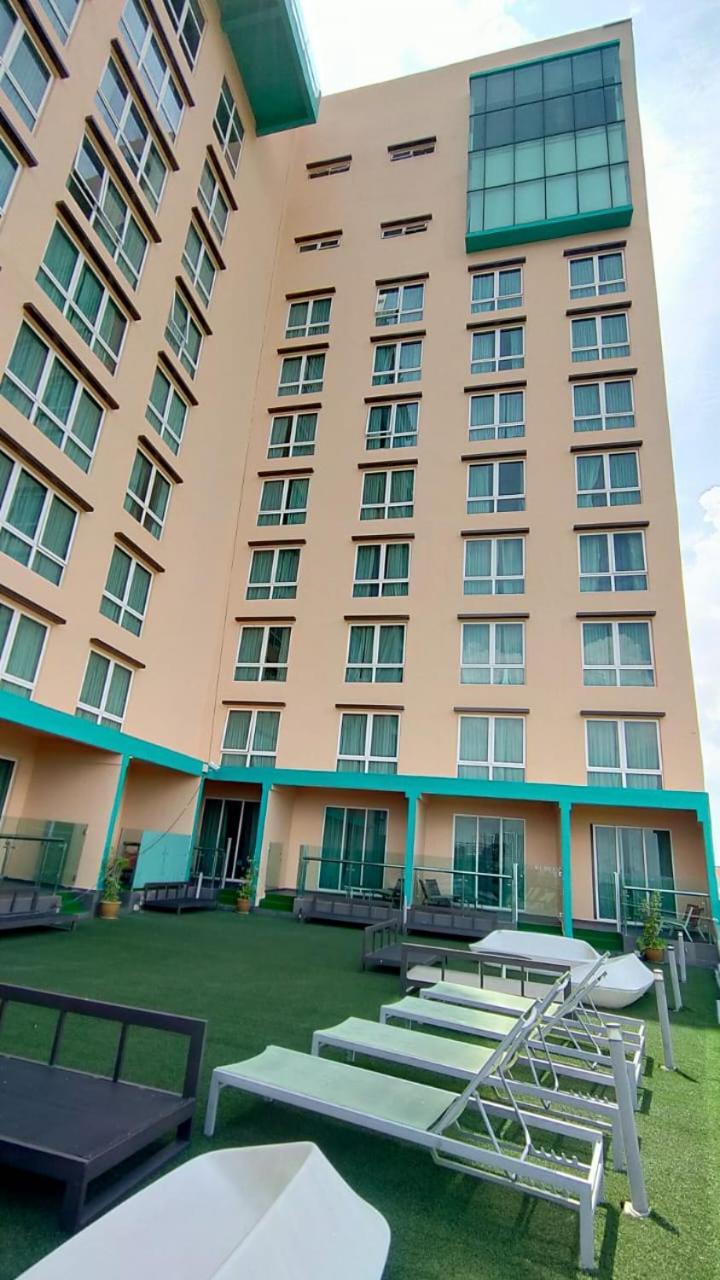 Amerin Hotel Johor Bahru Extérieur photo