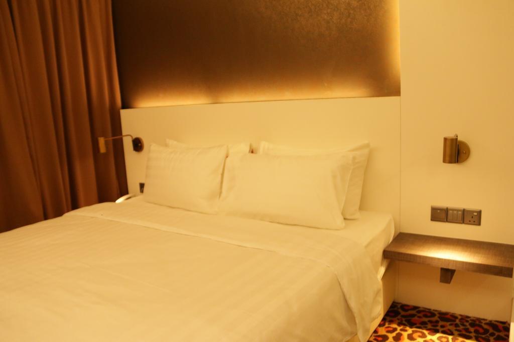 Amerin Hotel Johor Bahru Extérieur photo