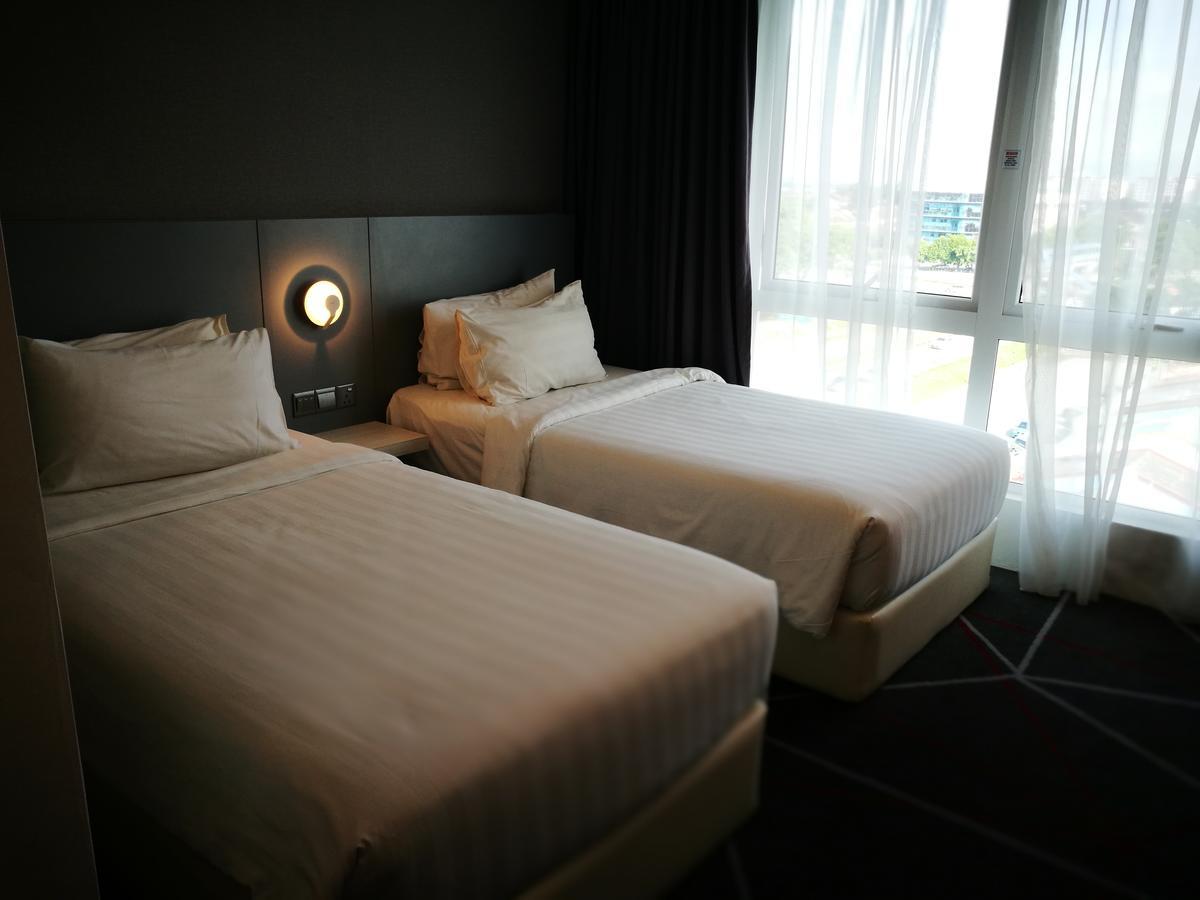 Amerin Hotel Johor Bahru Extérieur photo