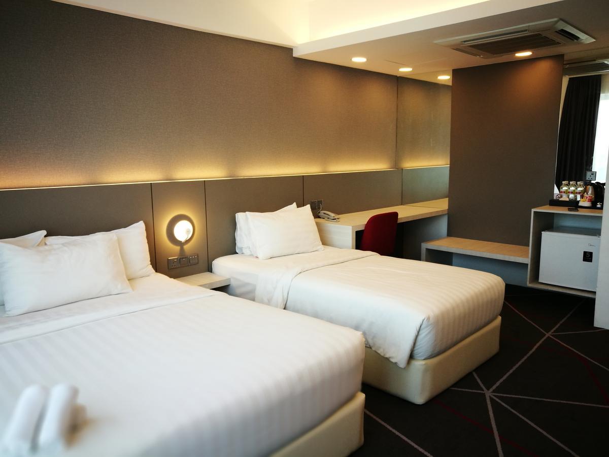 Amerin Hotel Johor Bahru Extérieur photo