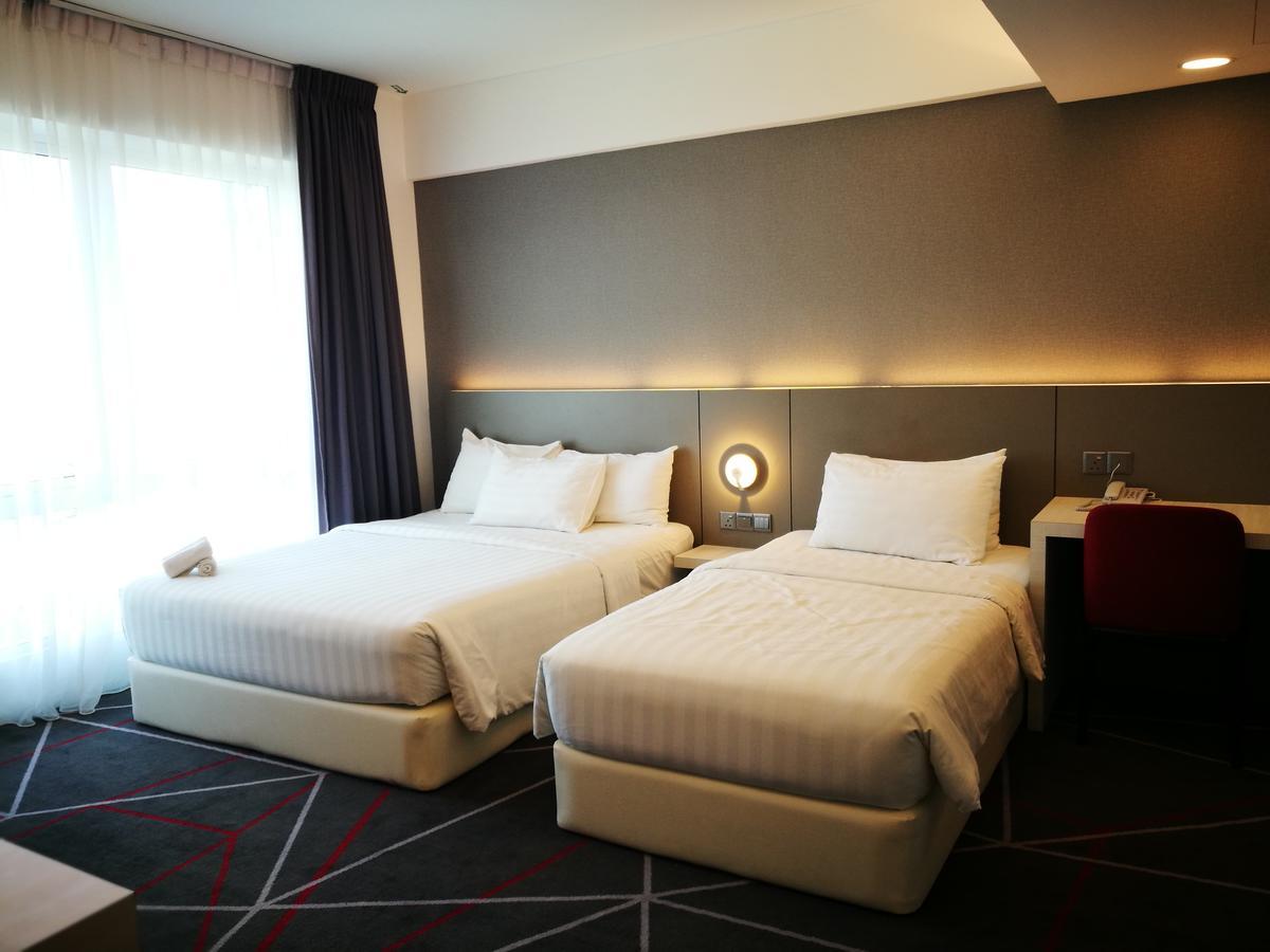 Amerin Hotel Johor Bahru Extérieur photo