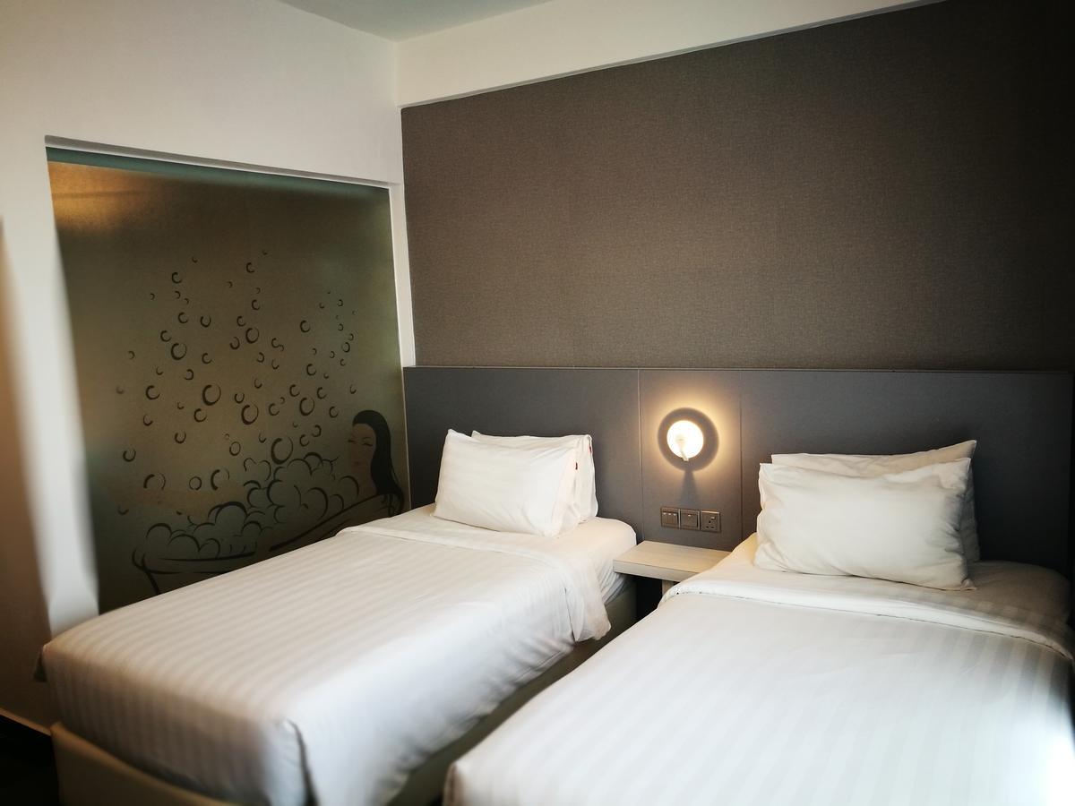 Amerin Hotel Johor Bahru Extérieur photo