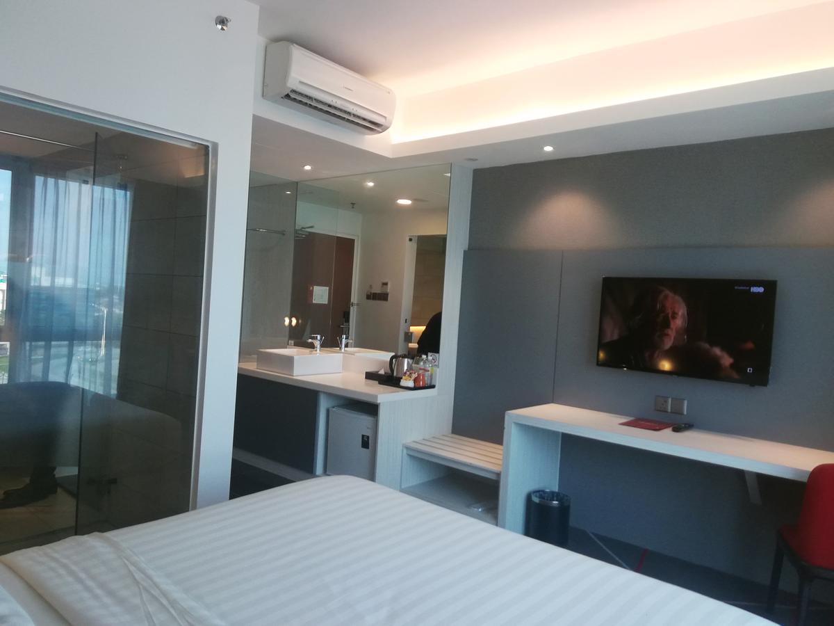 Amerin Hotel Johor Bahru Extérieur photo